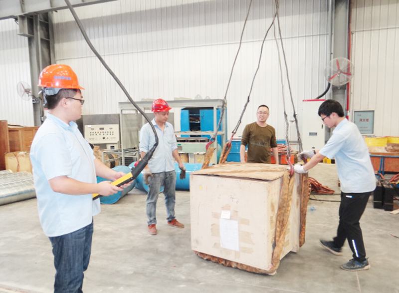 1653期第三版 黨員帶頭整頓現(xiàn)場照片.jpg